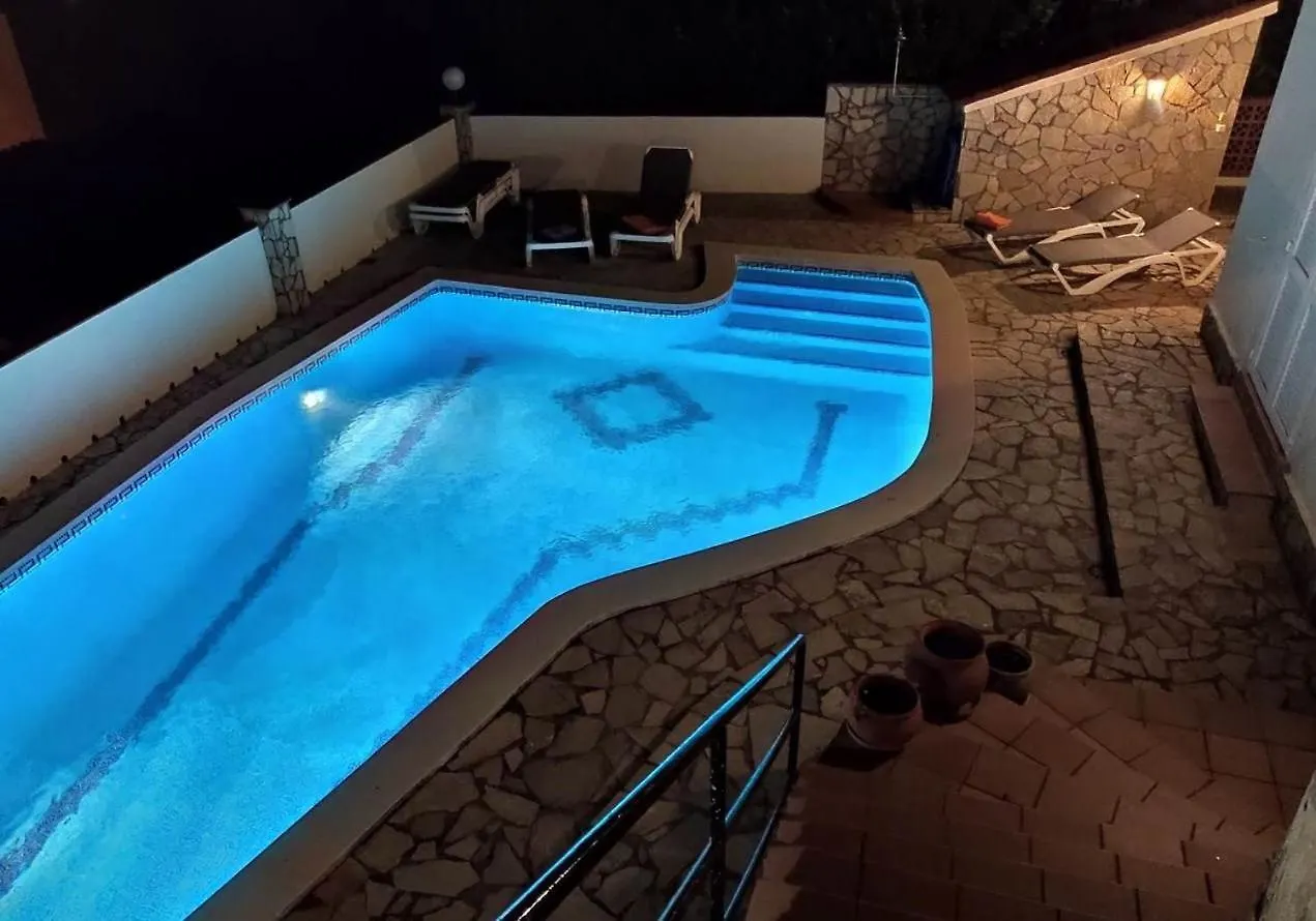הוילה פאלס Casa Mojo 0*,